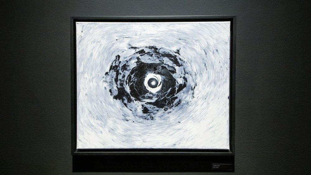 One of Noriaki's works - an abstract painting in grey-blue-white-black colours. - grafika artykułu